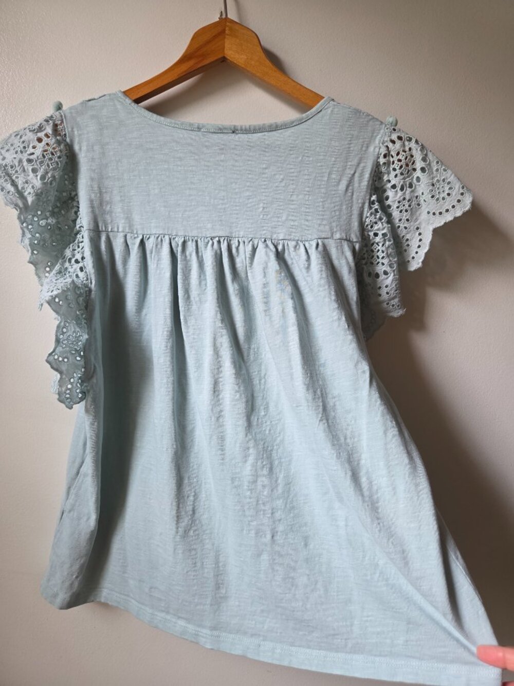 EUC J CREW COTTON BABY BLUE FLUTTER SLEEVES BRODERIE ANGLAISE TOP SIZE M - Picture 3 of 14